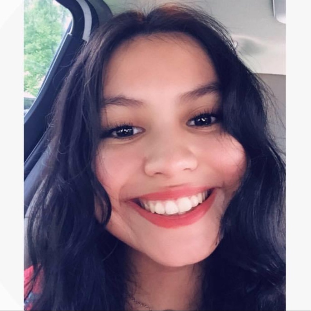 Meet your Posher, Claudia